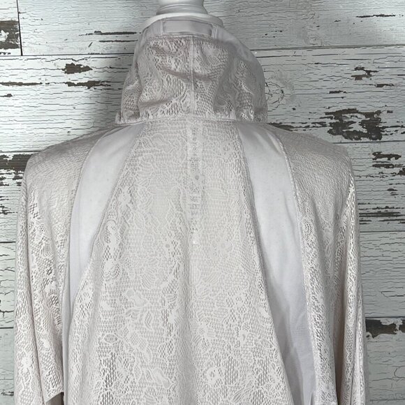 LULULEMON In Depth Lace Jacket in Light Chrome Sz 6 W3CDDS EUC - Picture 7 of 10